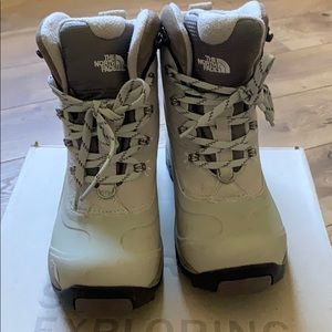 The North Face Snowboots Women’s size 6